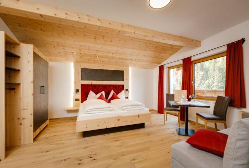 a bedroom with a bed and a desk in a room at Edenhauserhof in Innsbruck