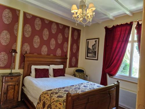 Ein Bett oder Betten in einem Zimmer der Unterkunft Manoir de Barbotin