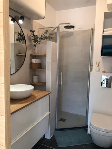 Photo de la galerie de l'établissement Studio Cosy avec Piscine à Anglet, à Anglet