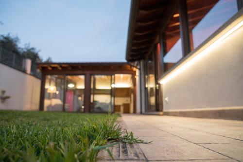 a house with a lawn in front of a building at B&B La Manica in Milazzo