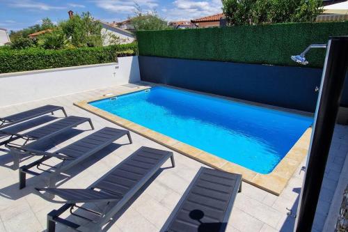 Villa Castanea - kuća za odmor s bazenom