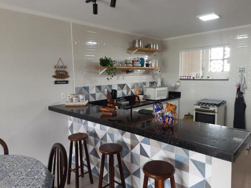 Η κουζίνα ή μικρή κουζίνα στο Carpe diem Beach House - Jardim Peró - Cabo Frio RJ