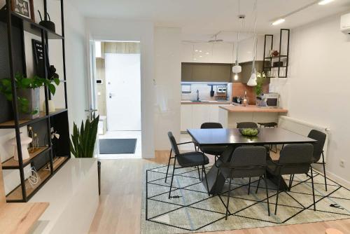 Astra Urban Garden apartment, 2 garage parking spaces