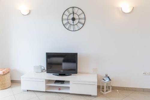 Μια τηλεόραση ή/και κέντρο ψυχαγωγίας στο Apartman Lara
