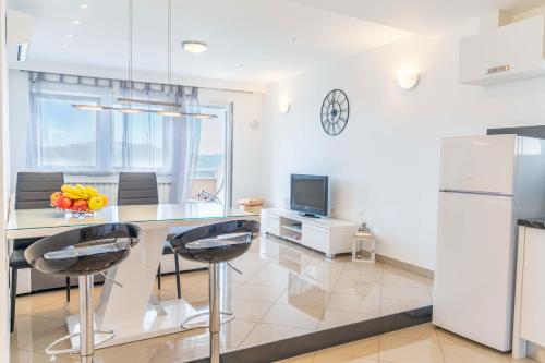 Η κουζίνα ή μικρή κουζίνα στο Apartman Lara