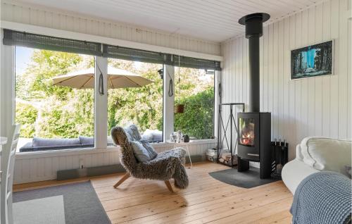 Χώρος καθιστικού στο Cozy Home In Jægerspris With Kitchen