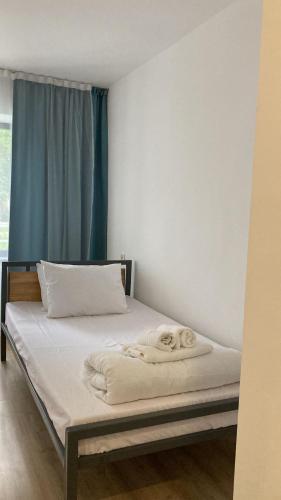 Katil atau katil-katil dalam bilik di TOURIST HOTEL