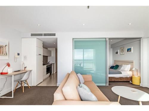 Gallery image of Belle Escapes - Absolute Ocean Views in Glenelg