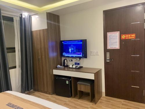 TV a/nebo společenská místnost v ubytování NEW SKY AIRPORT HOTEL NỘI BÀI