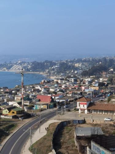 a view of a town with a road at Exquisito Departamento a pasos de la playa en mejor sector de Reñaca y Concón in Concón