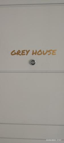 a drawer with the words easy house written on it at Grey House Pavia con Box Privato in Pavia