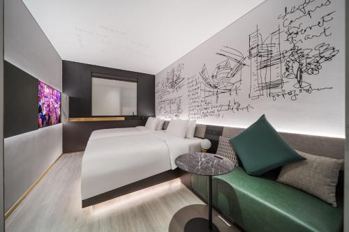 a hotel room with a bed and a couch at CitiGO Hotel Shenzhen Shekou Cruise Center Seaview Near Taizi Bay K11 in Shenzhen