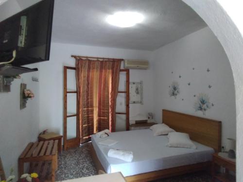 a bedroom with a bed and a window at Villa Ourania in Troulos