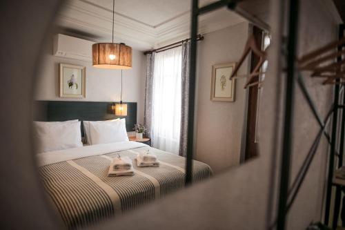 Кровать или кровати в номере Ayvalık Palacitta Guesthouse