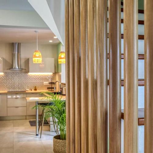 Dapur atau dapur kecil di Villa 5 étoiles avec Piscine Chauffée et Jacuzzi SAINT GILLES LES BAINS - Dodoterla