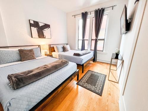 Gaslamp 2bdrm - W Parking & 5 Beds #403 Image