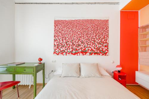 a bedroom with a bed and a desk and a painting at Pop-Zen Penthouse Madrid in Madrid