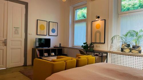 A seating area at Fifteen Boutique Rooms Budapest with Self Check-In