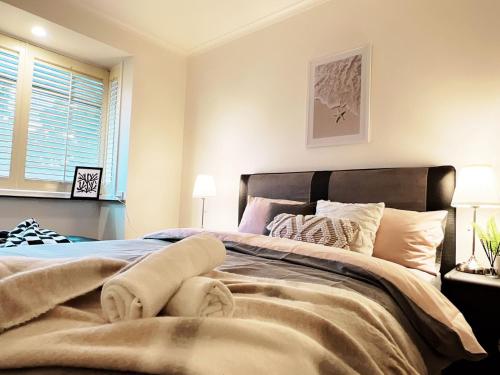 Un pat sau paturi într-o cameră la Patterson Lakes Charming 2 Bedroom House / VPL244