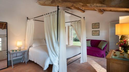 A bed or beds in a room at ANTICIANA 8, Emma Villas