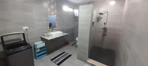 a bathroom with a sink and a mirror at Henrietta - view on 7-cascades in Henrietta