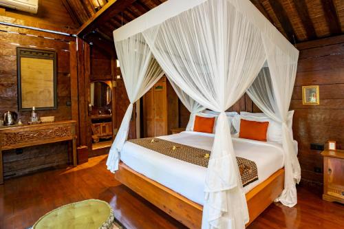 Ένα ή περισσότερα κρεβάτια σε δωμάτιο στο Aryaswara Villa Ubud