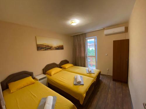 Postel nebo postele na pokoji v ubytování Apartments and Rooms Grande Casa