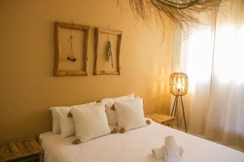 a bedroom with a white bed with teddy bears on it at Metzoke Dragot Travelers Village in Metsoke Dragot