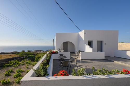 a villa with a view of the ocean at Thoè Oia Suites in Oia