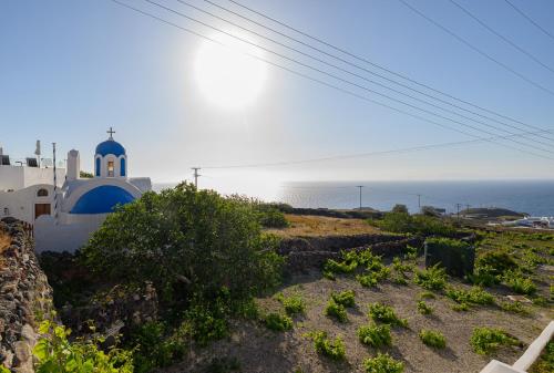 a view of the ocean from a house at Thoè Oia Suites in Oia