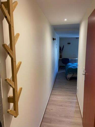 a hallway leading to a room with a bed at Bubble rooms Chambres confortables en plein centre de Dieulefit in Dieulefit