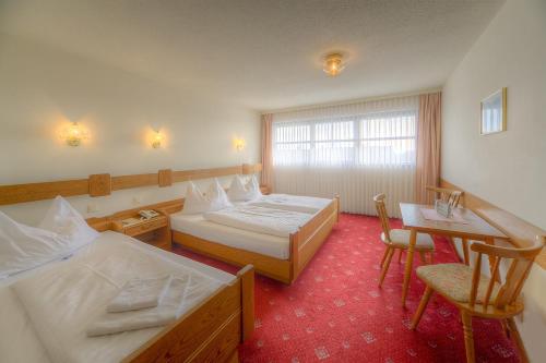 Postel nebo postele na pokoji v ubytování Burgenländerhof Hotel Garni