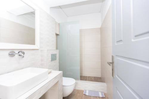 Ένα μπάνιο στο Hotel Star Santorini