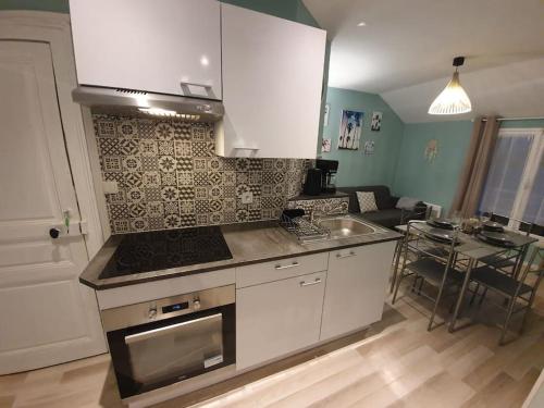 Kuchyň nebo kuchyňský kout v ubytování residence de l'évèché 5