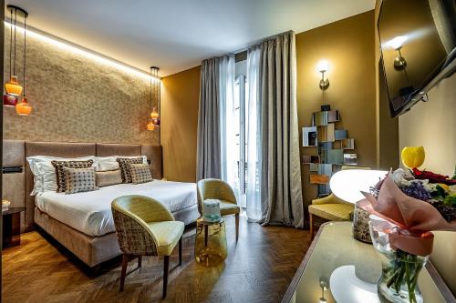 a hotel room with a bed and a table at Hotel Duomo Firenze in Florence