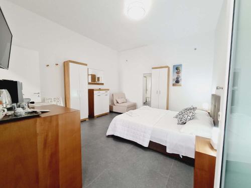 A bed or beds in a room at Medusa room apartment
