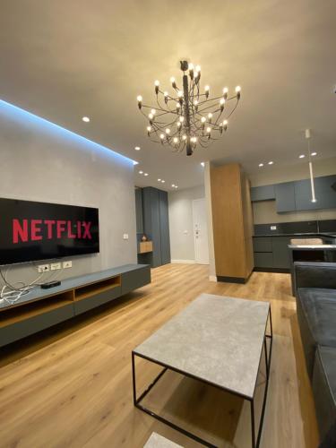 Televisyen dan/atau pusat hiburan di Tirana Primo Apartment