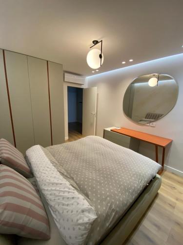 Katil atau katil-katil dalam bilik di Tirana Primo Apartment