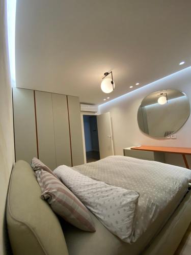 Katil atau katil-katil dalam bilik di Tirana Primo Apartment