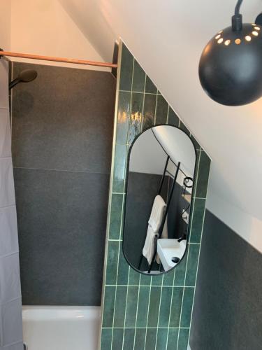 a bathroom with a mirror and a tub at steenkampstudios LOFT in Hamburg