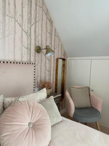 a bedroom with a bed and a chair at DÚPLEX DE LUJO EN FOZ CON VISTAS al MAR in Foz