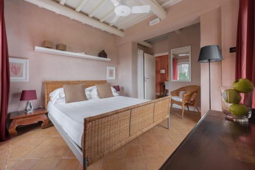 a bedroom with a large bed in a room at Le Versegge Resort in Braccagni