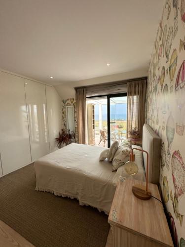 a bedroom with a bed and a view of the ocean at DÚPLEX DE LUJO EN FOZ CON VISTAS al MAR in Foz