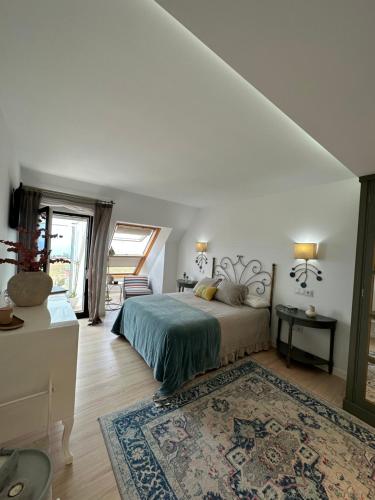 a bedroom with a bed and a rug at DÚPLEX DE LUJO EN FOZ CON VISTAS al MAR in Foz