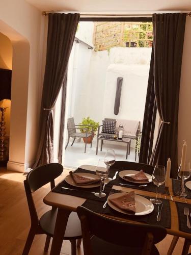 Central Brighton flat, 3 bedrooms, sleeps 6, close to shops and beach photo 12