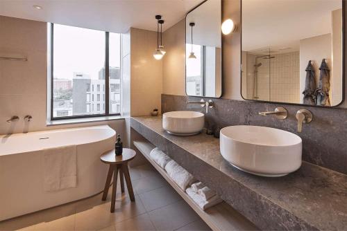 Rydges Melbourne Image