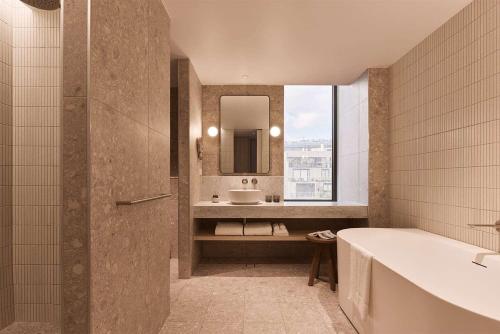 Rydges Melbourne Image