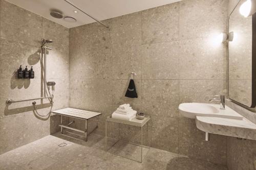 Rydges Melbourne Image