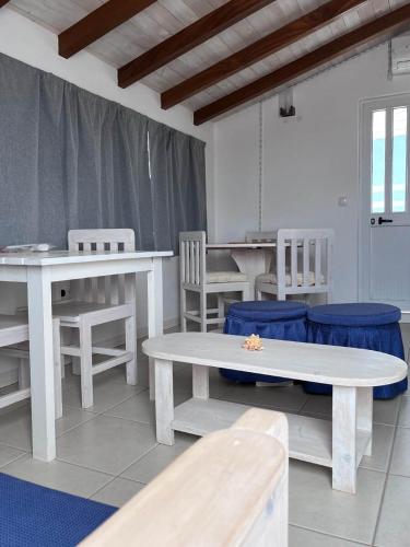 a room with white tables and chairs and a table at Wave Maze in Vila do Maio