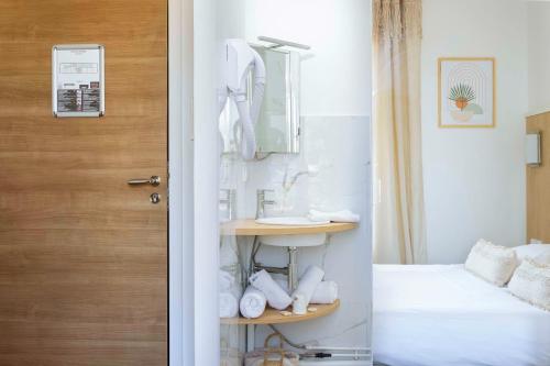 Postel nebo postele na pokoji v ubytování Le Relais d'Agay